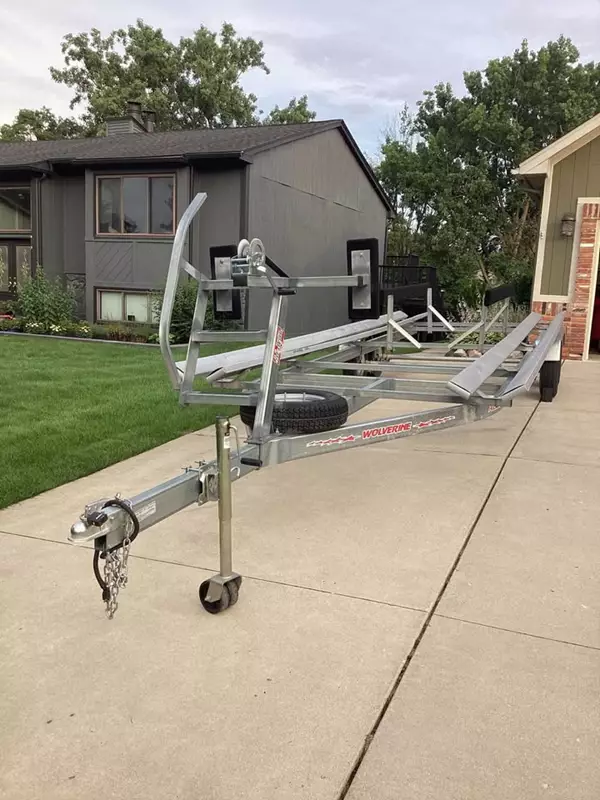 Pontoon Bunk Trailer- Up to 26-feet.