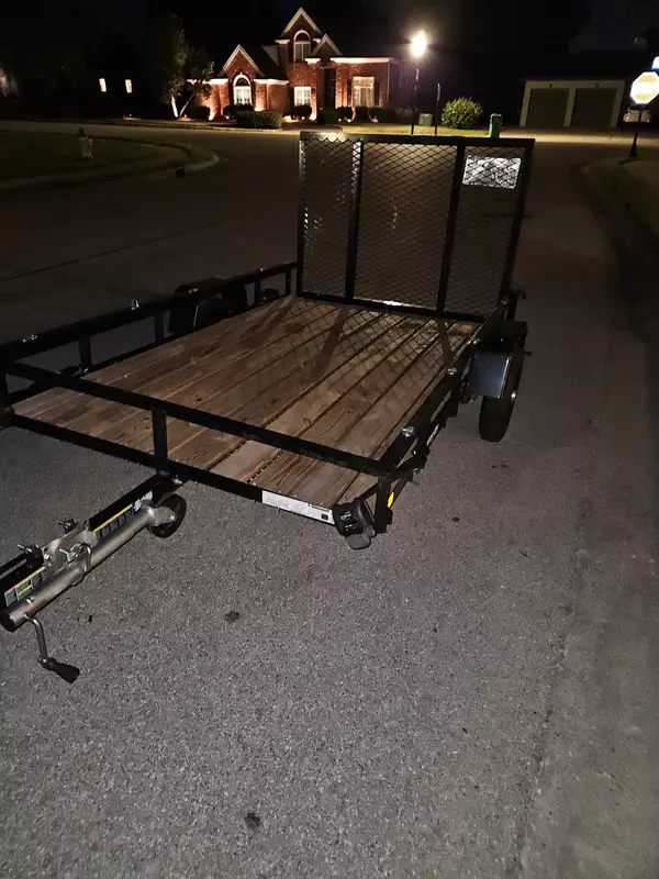 8' x 5' Utility Trailer with Ramp!