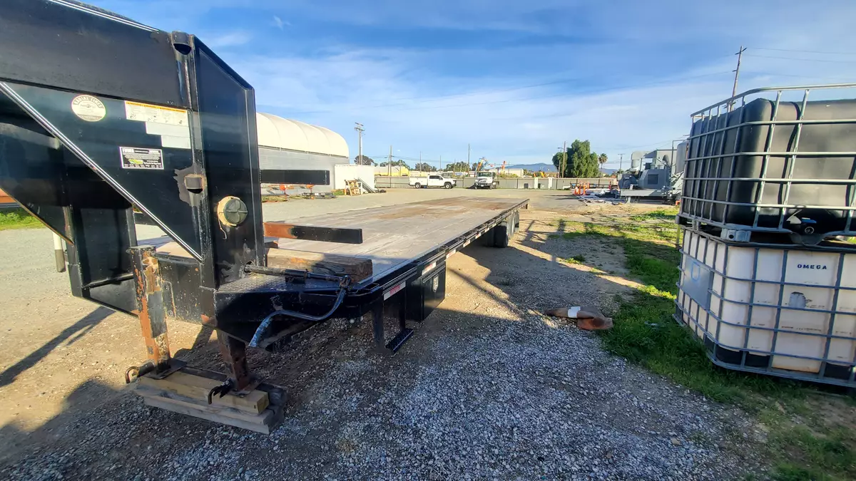 36' Over wheel flatbed
