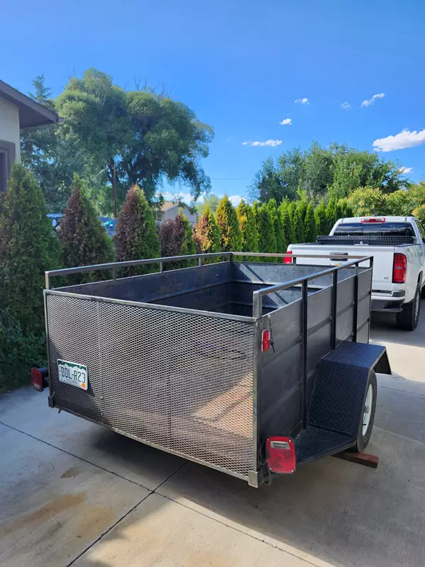 8' x 5' semi enclosed dump/ haul trailer